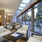 Harrys' Garden Отель 4*