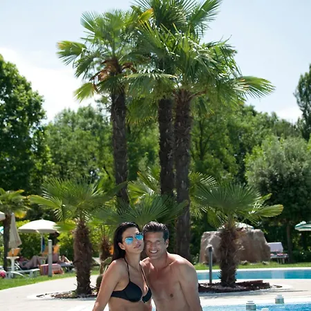 Harrys' Garden Hotel 4*