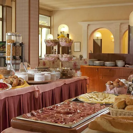 Harrys' Garden Hotel