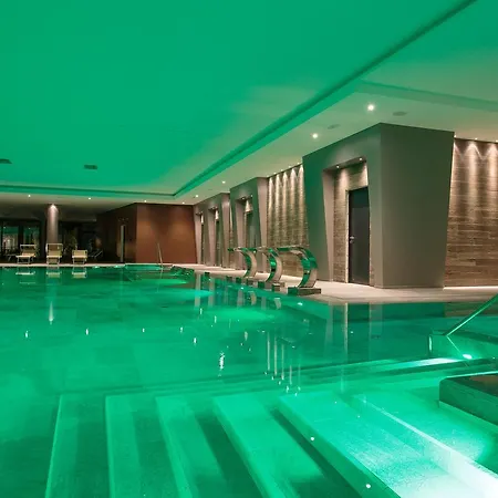 Harrys' Garden Hotel