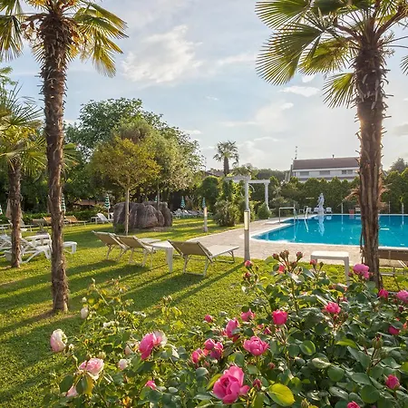 Harrys' Garden Hotell 4*