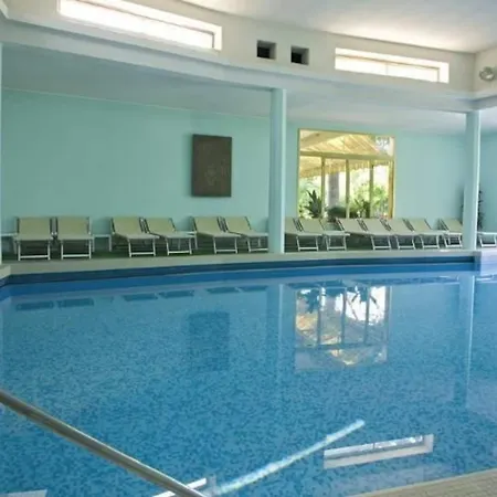 Harrys' Garden Hotell 4*