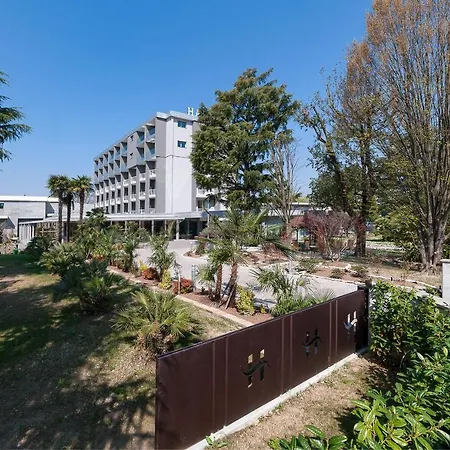 Harrys' Garden Hotel