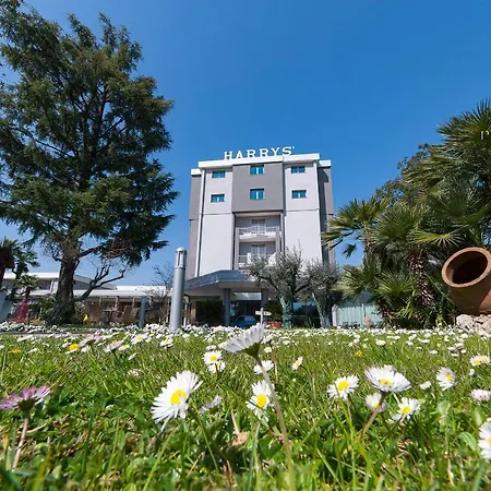 Harrys' Garden Hotell 4*