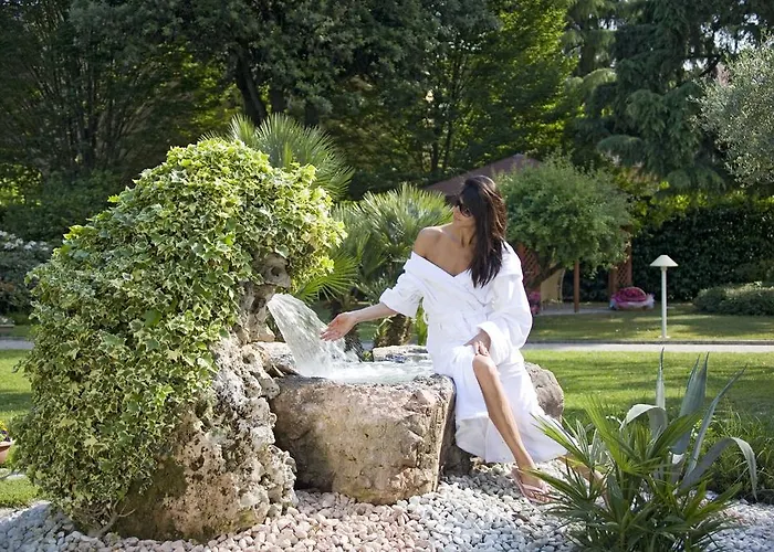 Отель Harrys' Garden