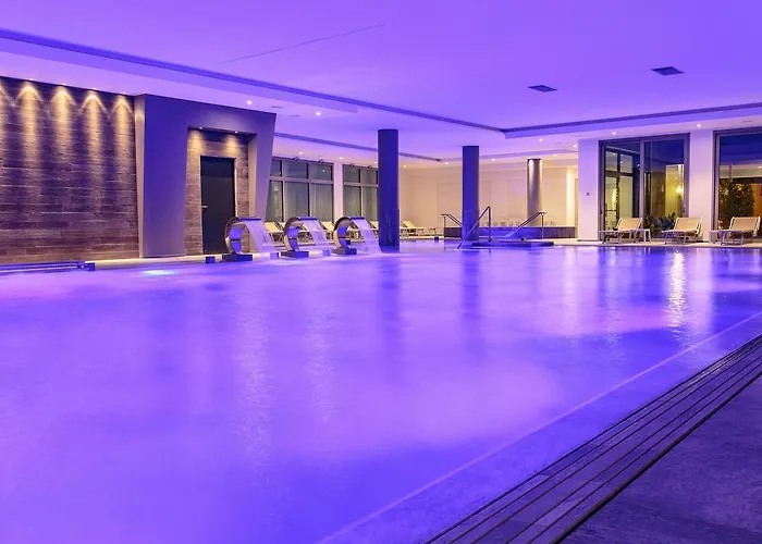 Отель Harrys' Garden