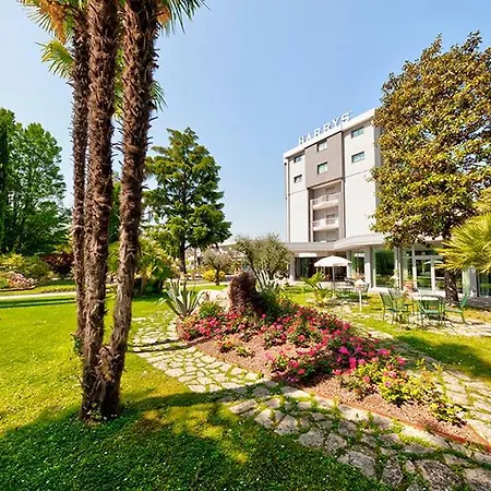 Harrys' Garden Hotel 4*