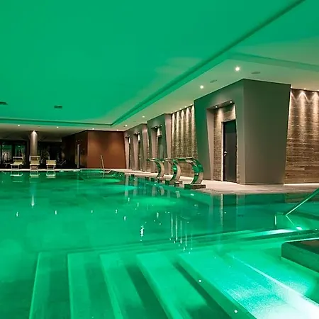 Harrys' Garden מלון 4*