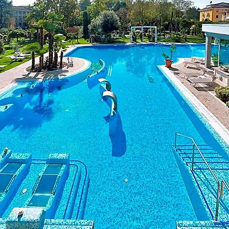 מלון Harrys' Garden