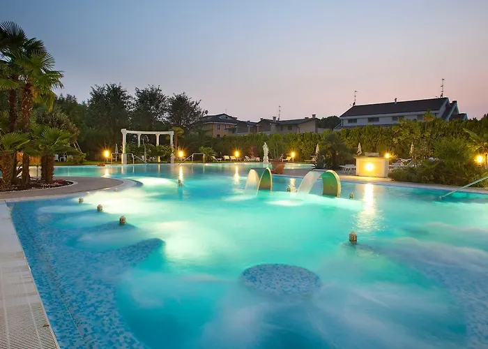 Harrys' Garden Hotel