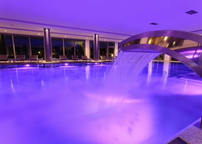 فندق Harrys' Garden 4*