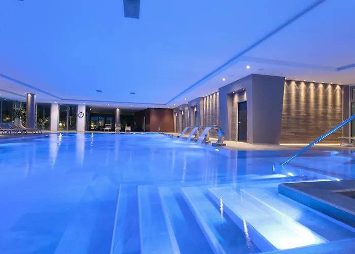 فندق Harrys' Garden 4*