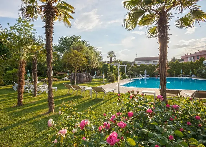 Harrys' Garden Hotel 4*