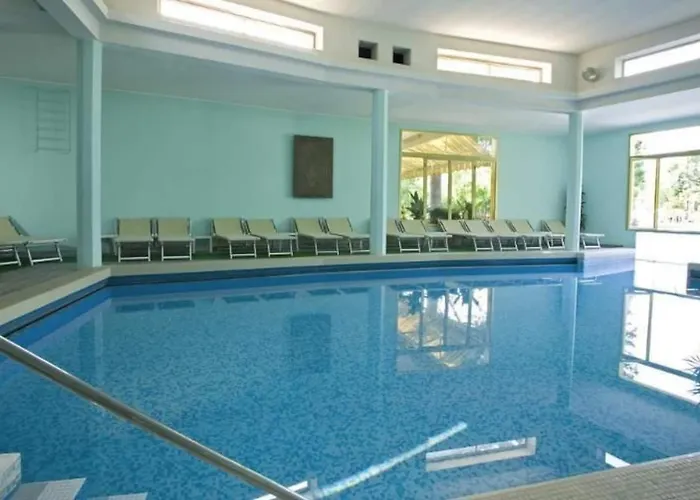 Harrys' Garden Hotel 4*